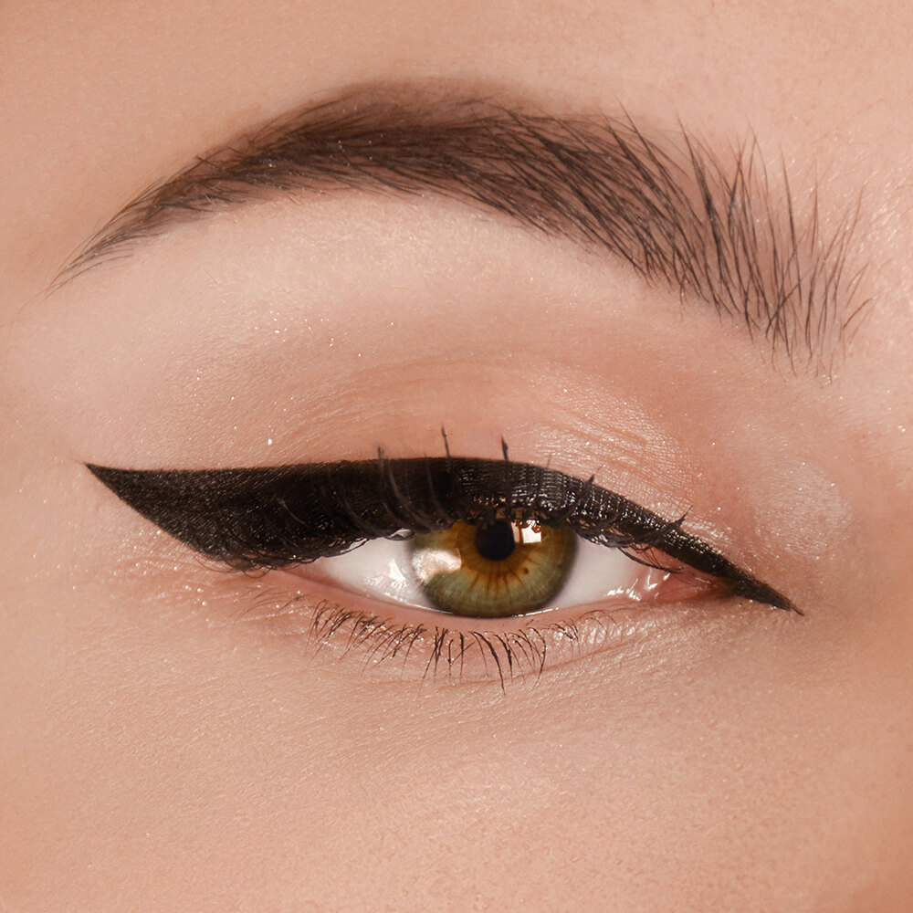 Как сделать с помощью макияжа глаза больше - советы от специалистов курсов мейкапа в Москве